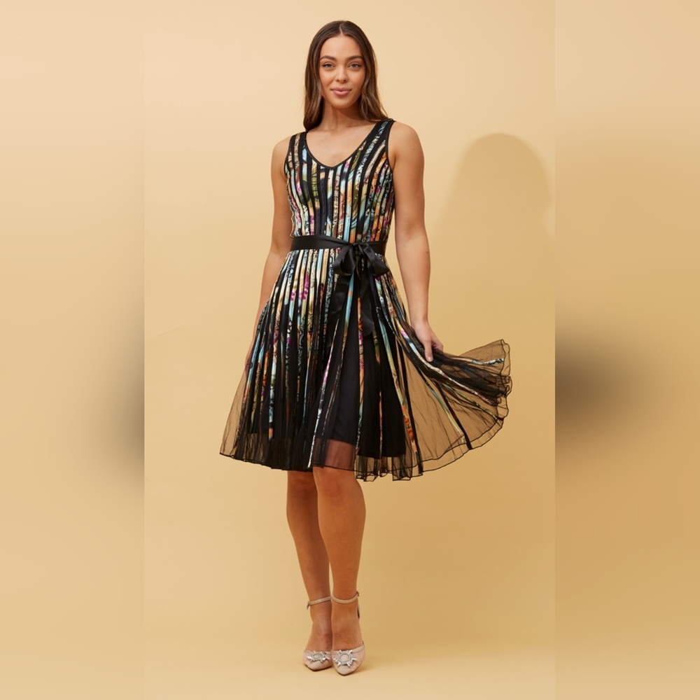 ✨HOST PICK✨ Champaign Sleeveless Pleated Dress